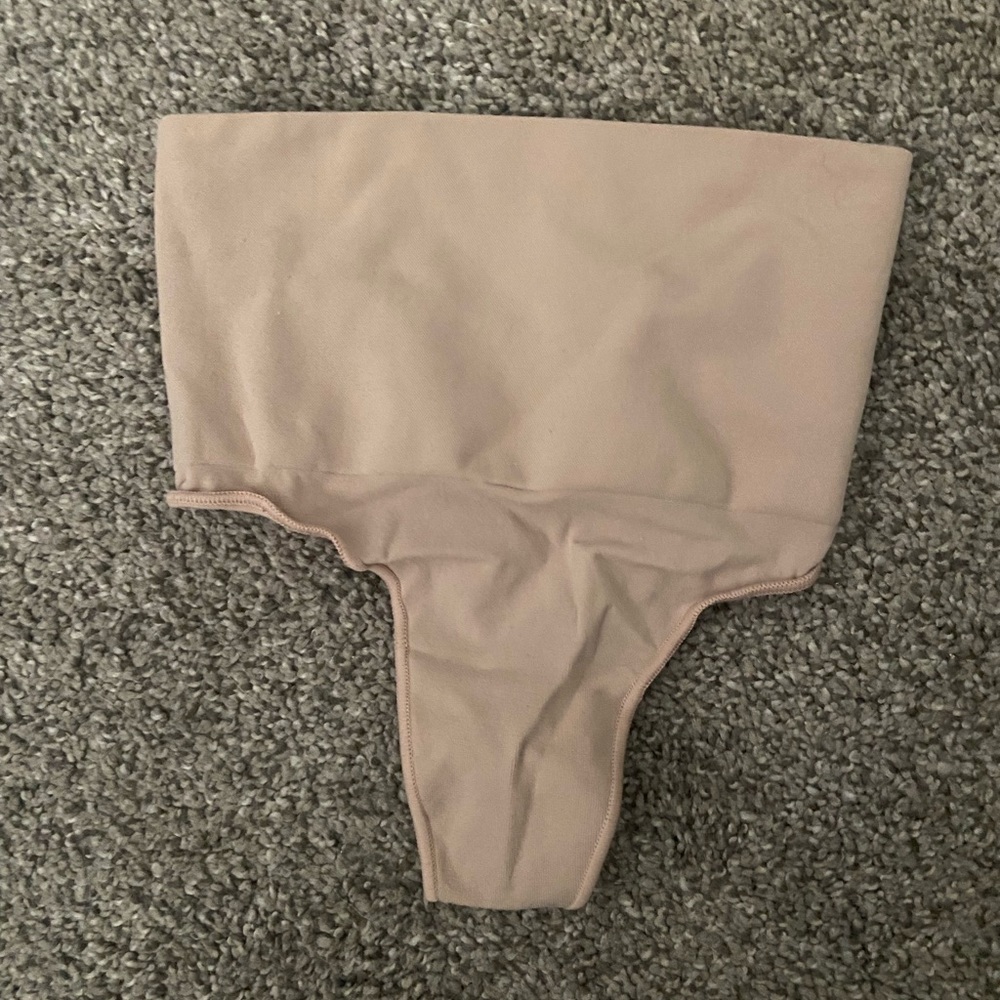 SKIMS core control thong XS